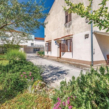 Cozy Apartment In Fazana With Kitchen 外观 照片