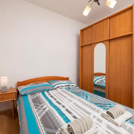 Cozy Apartment In Fazana With Kitchen 外观 照片