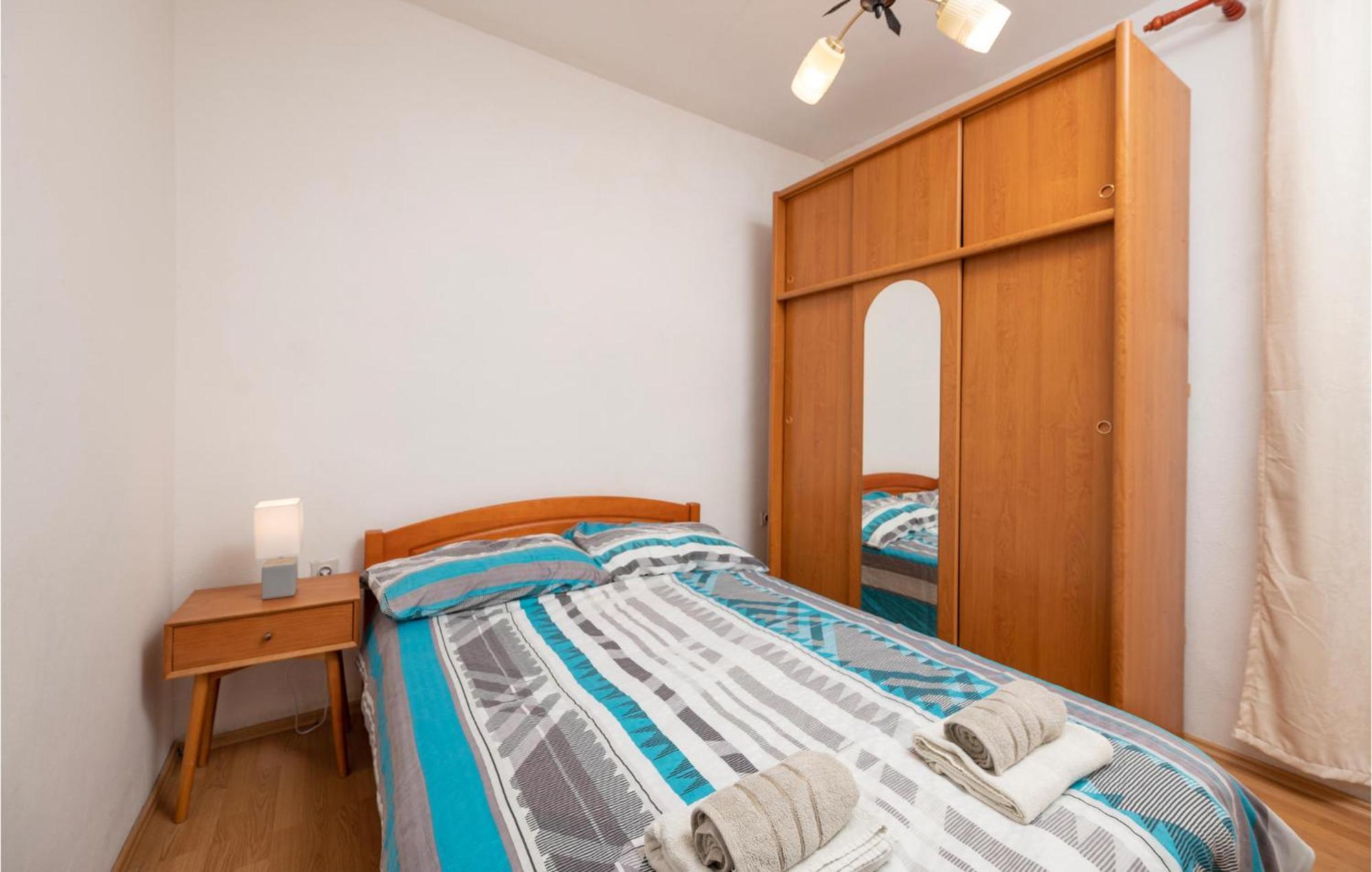 Cozy Apartment In Fazana With Kitchen 外观 照片