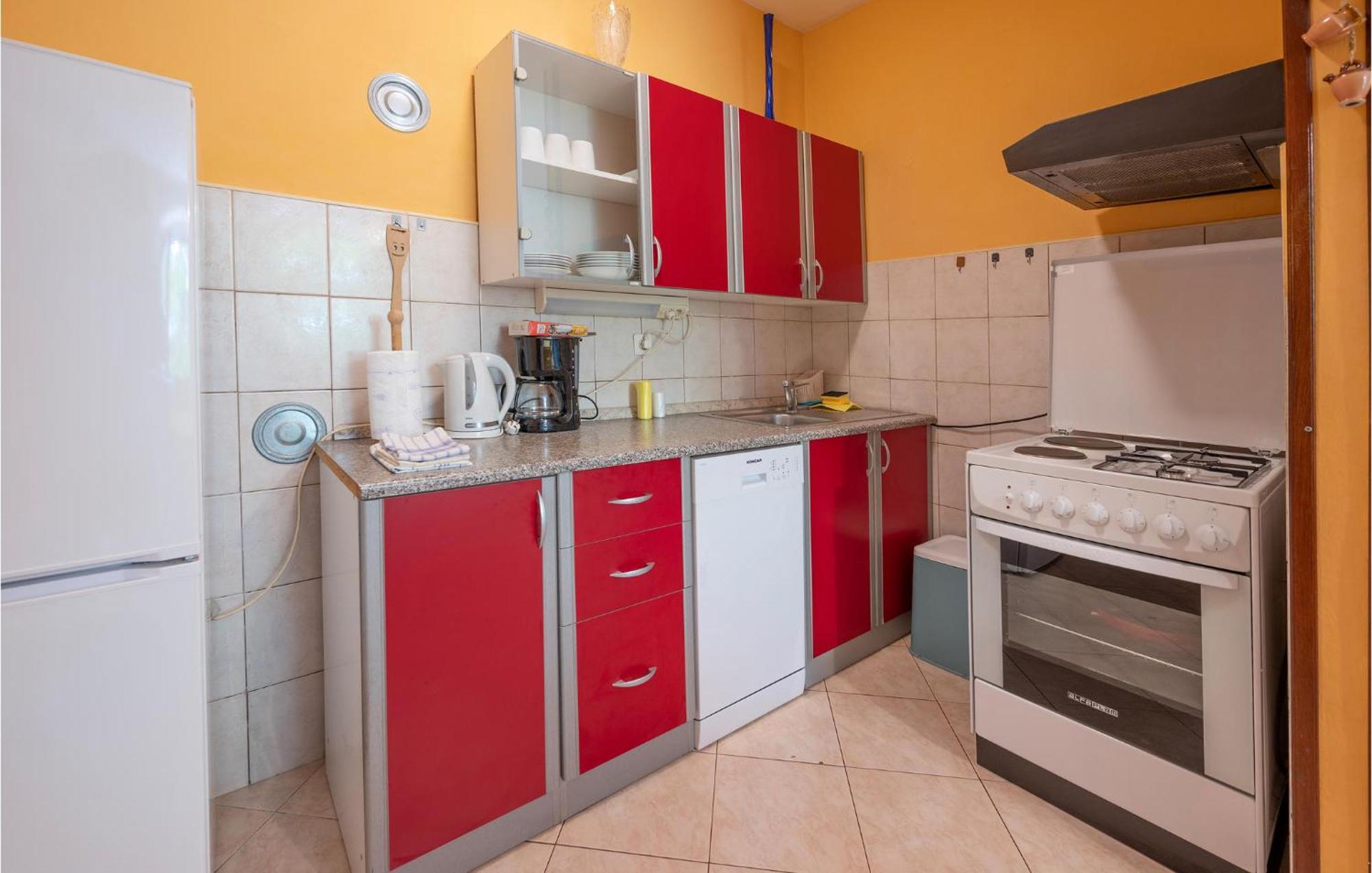 Cozy Apartment In Fazana With Kitchen 外观 照片