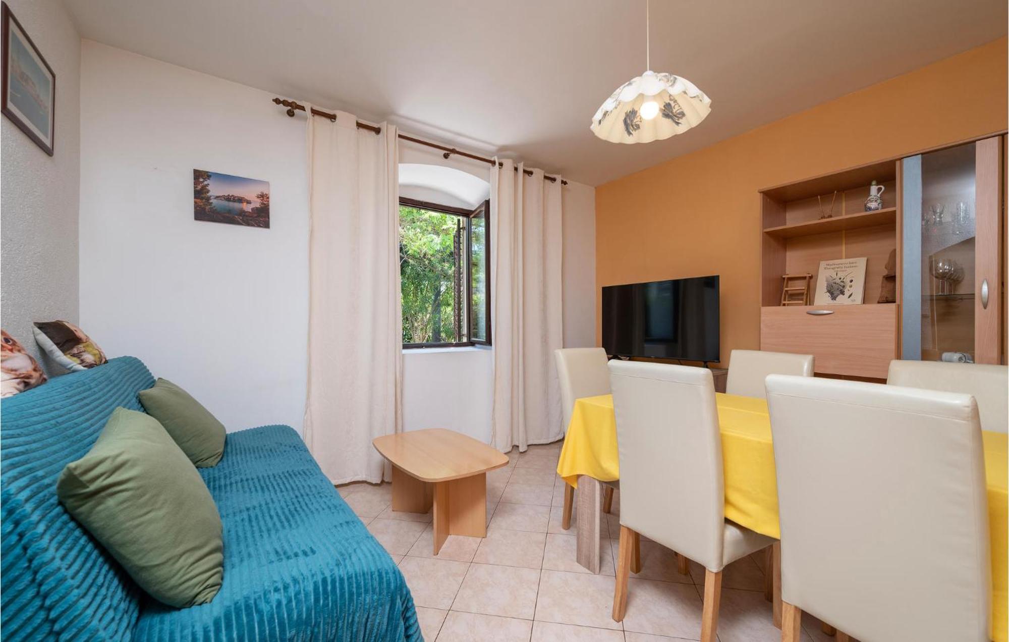 Cozy Apartment In Fazana With Kitchen 外观 照片