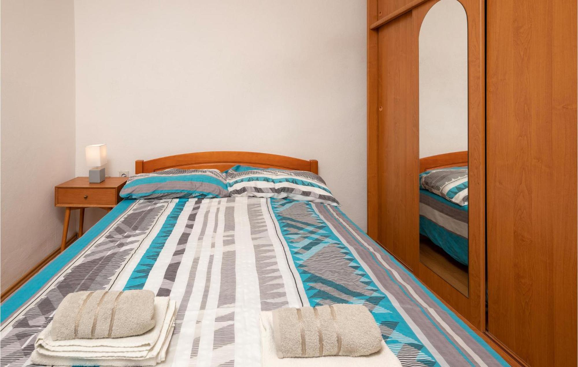Cozy Apartment In Fazana With Kitchen 外观 照片